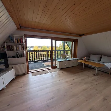 公寓 Am Wald In Ruhiger Siedlung Panoramafenster Zum Hoechsten Kunstwerk Der Welt 5 Min Zur Autobahn Oder Zentrum