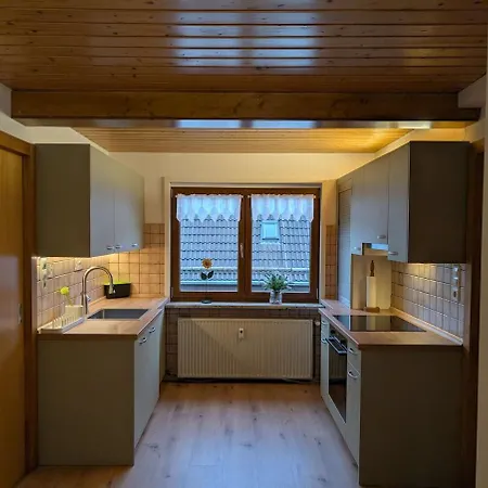 Am Wald In Ruhiger Siedlung Panoramafenster Zum Hoechsten Kunstwerk Der Welt 5 Min Zur Autobahn Oder Zentrum Apartment Chemnitz