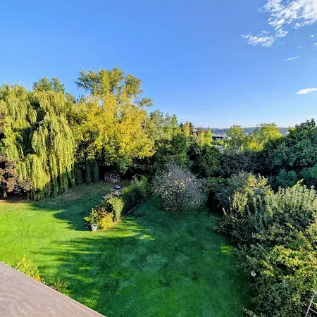 Apartment Am Wald In Ruhiger Siedlung Panoramafenster Zum Hoechsten Kunstwerk Der Welt 5 Min Zur Autobahn Oder Zentrum