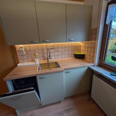 Am Wald In Ruhiger Siedlung Panoramafenster Zum Hoechsten Kunstwerk Der Welt 5 Min Zur Autobahn Oder Zentrum Apartman