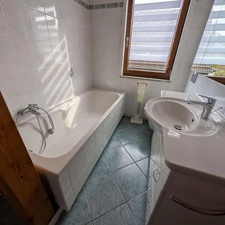 公寓 Am Wald In Ruhiger Siedlung Panoramafenster Zum Hoechsten Kunstwerk Der Welt 5 Min Zur Autobahn Oder Zentrum *