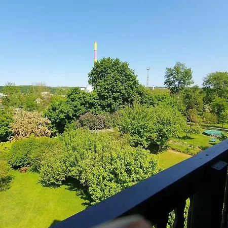 公寓 Am Wald In Ruhiger Siedlung Panoramafenster Zum Hoechsten Kunstwerk Der Welt 5 Min Zur Autobahn Oder Zentrum 开姆尼茨