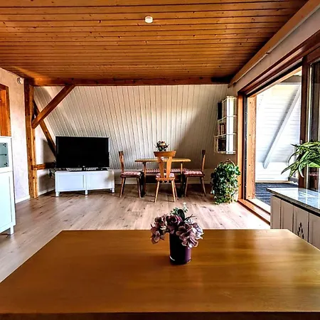 アパート Am Wald In Ruhiger Siedlung Panoramafenster Zum Hoechsten Kunstwerk Der Welt 5 Min Zur Autobahn Oder Zentrum