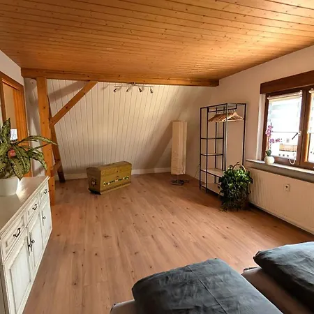 Am Wald In Ruhiger Siedlung Panoramafenster Zum Hoechsten Kunstwerk Der Welt 5 Min Zur Autobahn Oder Zentrum アパート *