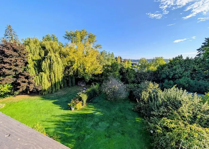 Apartamento Am Wald In Ruhiger Siedlung Panoramafenster Zum Hoechsten Kunstwerk Der Welt 5 Min Zur Autobahn Oder Zentrum