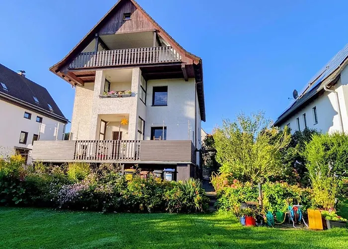 Am Wald In Ruhiger Siedlung Panoramafenster Zum Hoechsten Kunstwerk Der Welt 5 Min Zur Autobahn Oder Zentrum アパート