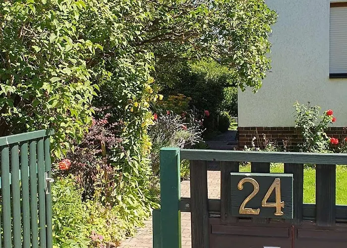 Apartamento Am Wald In Ruhiger Siedlung Panoramafenster Zum Hoechsten Kunstwerk Der Welt 5 Min Zur Autobahn Oder Zentrum