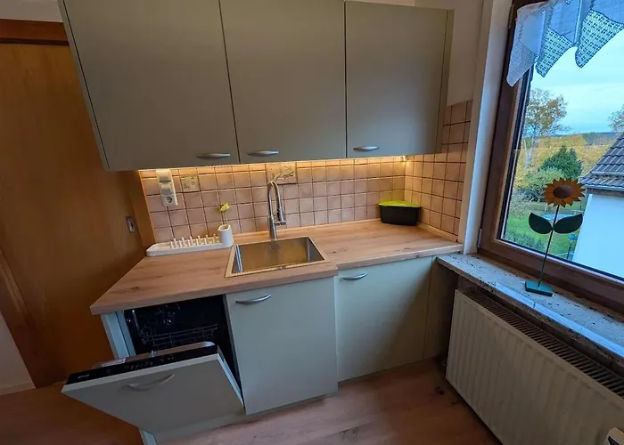 Am Wald In Ruhiger Siedlung Panoramafenster Zum Hoechsten Kunstwerk Der Welt 5 Min Zur Autobahn Oder Zentrum Apartment