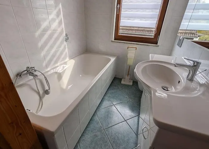 Apartment Am Wald In Ruhiger Siedlung Panoramafenster Zum Hoechsten Kunstwerk Der Welt 5 Min Zur Autobahn Oder Zentrum *