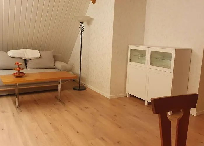 Am Wald In Ruhiger Siedlung Panoramafenster Zum Hoechsten Kunstwerk Der Welt 5 Min Zur Autobahn Oder Zentrum Apartment