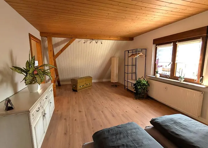 Am Wald In Ruhiger Siedlung Panoramafenster Zum Hoechsten Kunstwerk Der Welt 5 Min Zur Autobahn Oder Zentrum アパート *